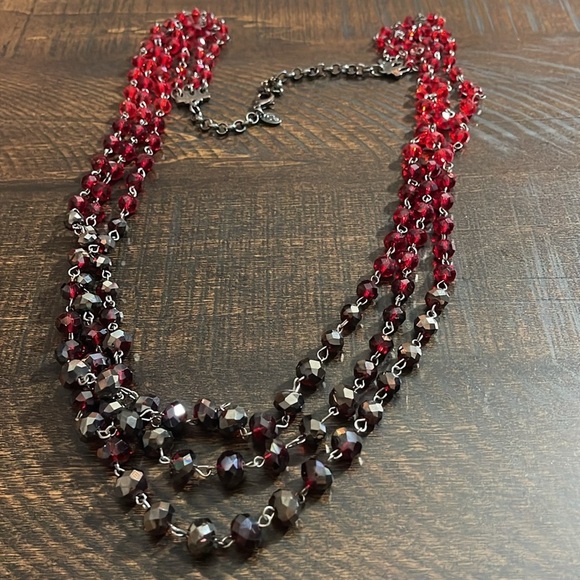 Gorgeous Red multi strand ruby color shading statement beaded necklace - Picture 2 of 7